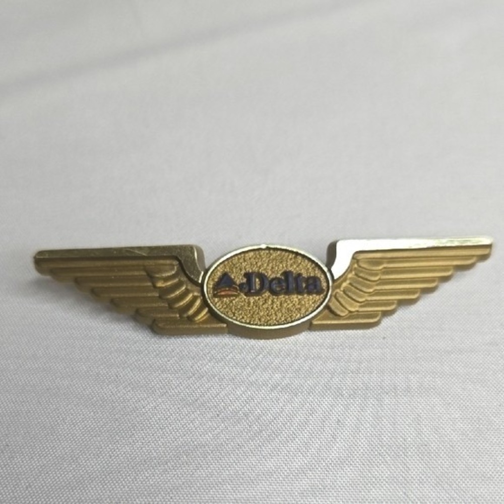 Delta‎ Airlines Plastic Junior Pilot Kiddies Wings Pin